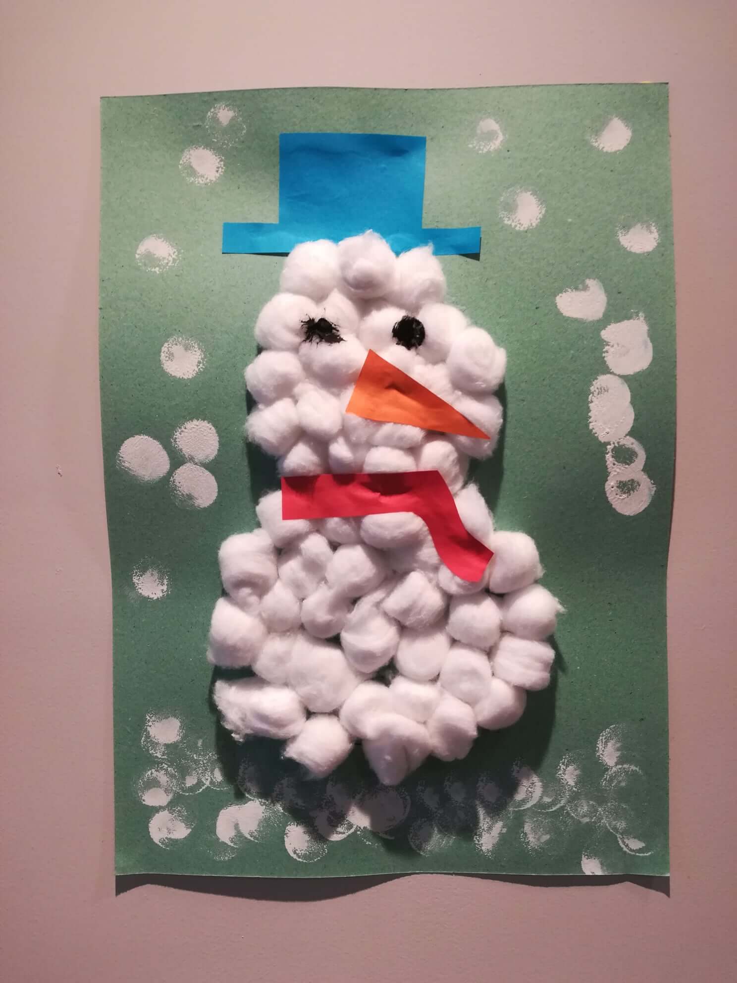Marcus (2ans 1/2) a peint un bonhomme de neige